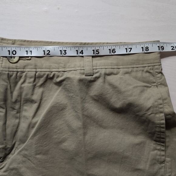 Disney World Mens Chino Shorts Size 38 Beige Flat Front Khaki Mickey Mouse New - Picture 12 of 16